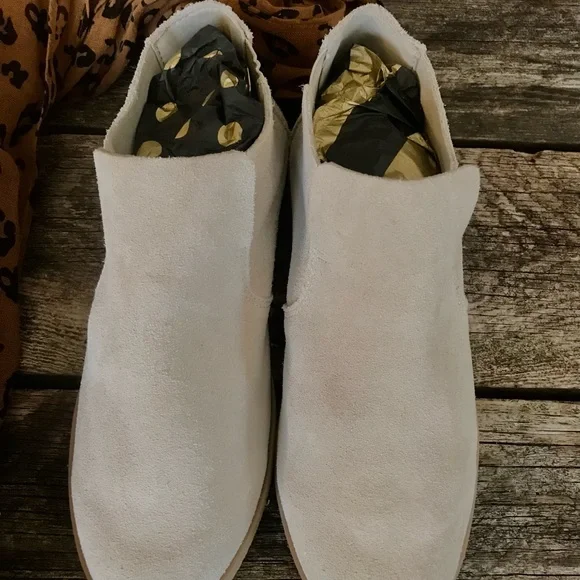 Suede BearPaws Almost a Chelsea Boot in Mushroom Brand New condition size 8 - Picture 2 of 8